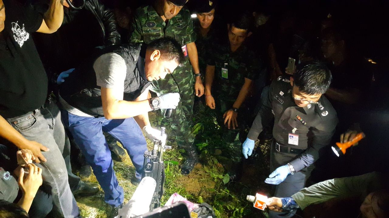 สิ่งเทียมมาอาวุธปืนสงคราม ถูกนำมาทิ้ง
