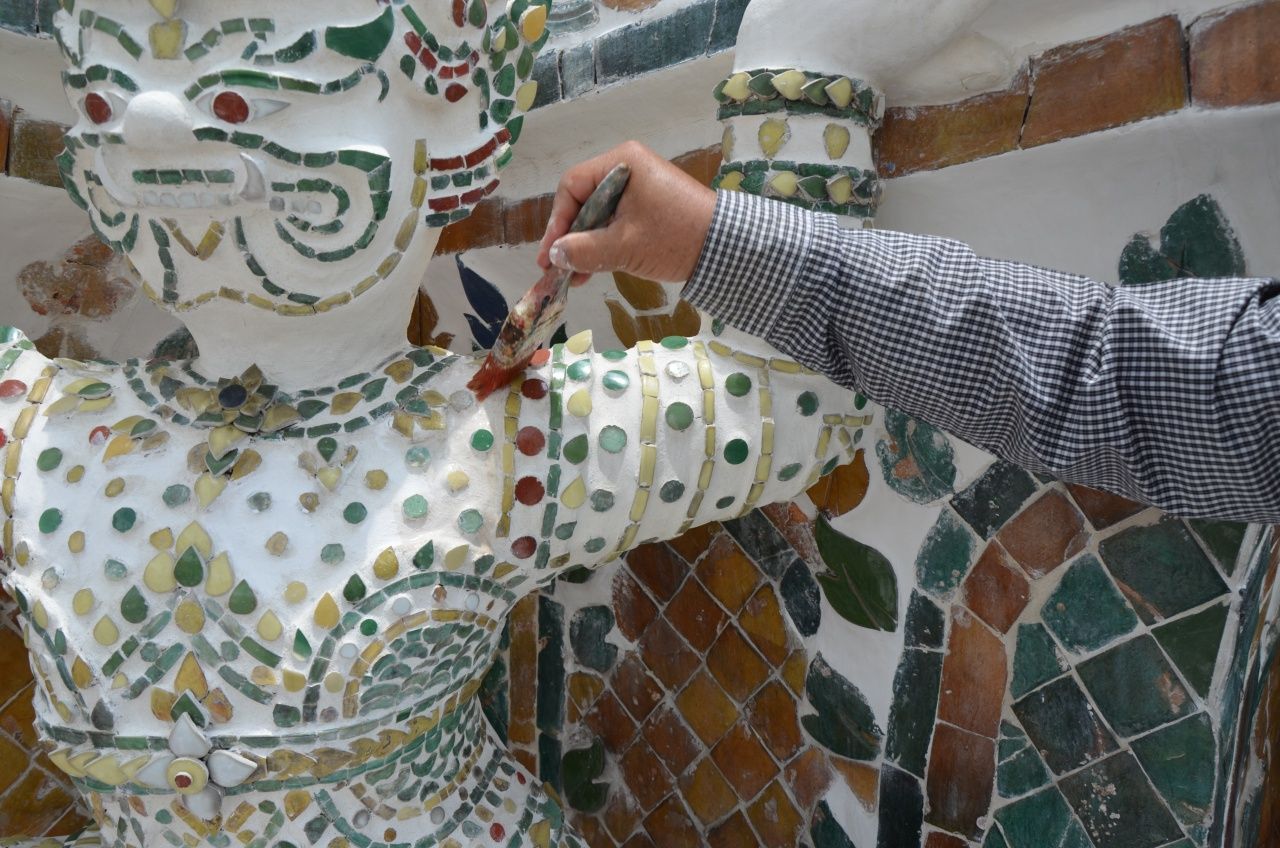 ใช้แปรงขนอ่อนปัดทำความสะอาด