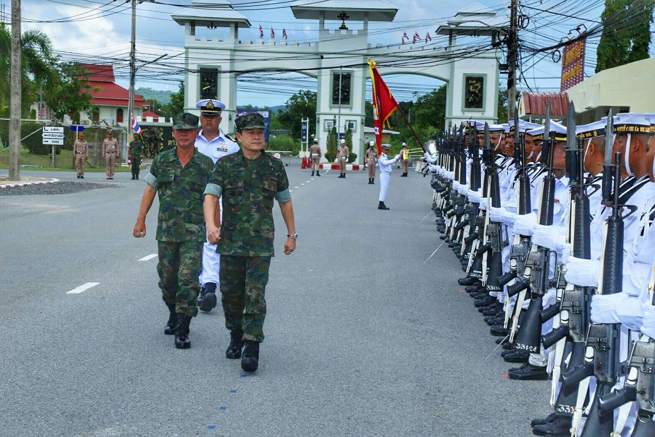 ตรวจแถวทหารกองเกียรติยศ