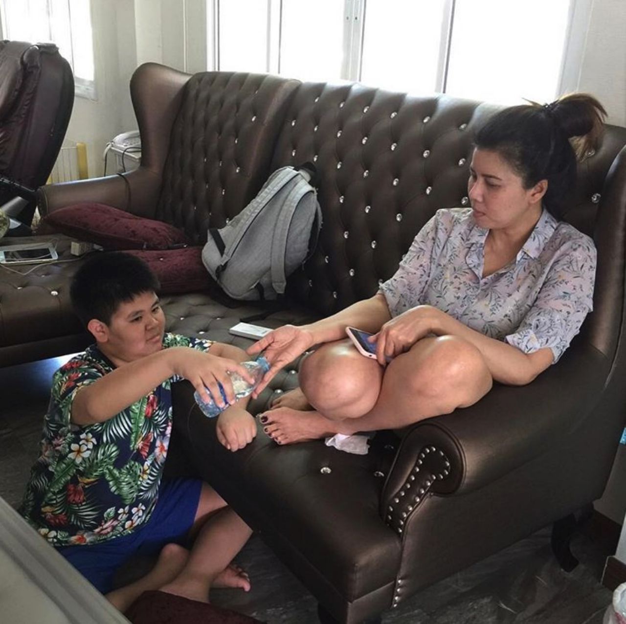 โซฟาชุดนี้ซื้อคุ้มอะ