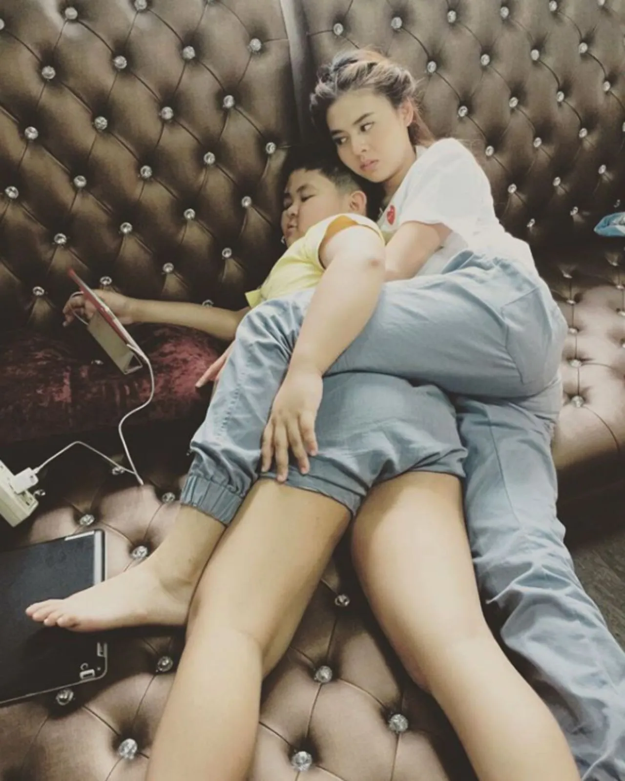 นอนกอดน้องดีกว่า 