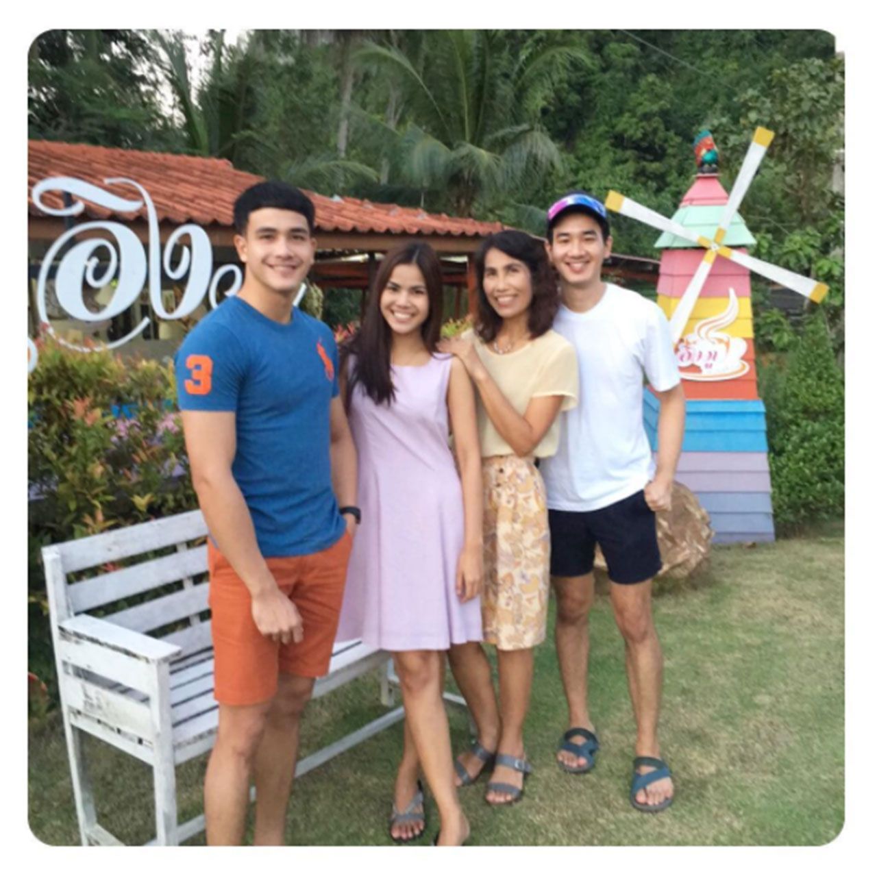 นนท์ พี่สาว แม่ และพี่ชาย