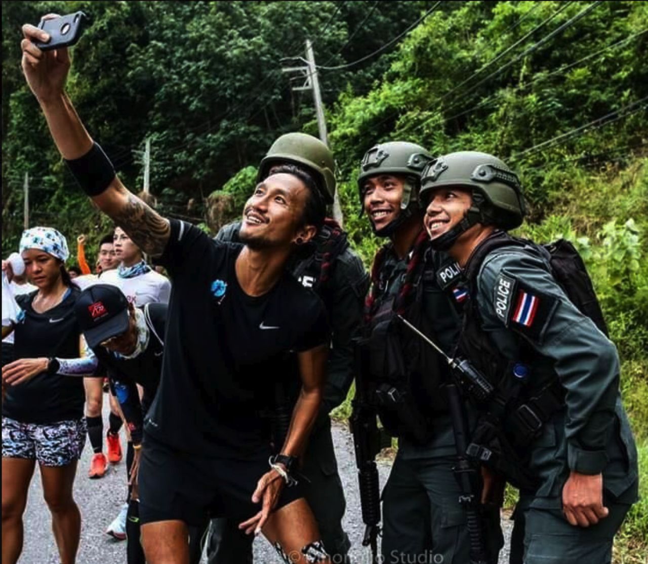 เหล่าทหารมาดูแล