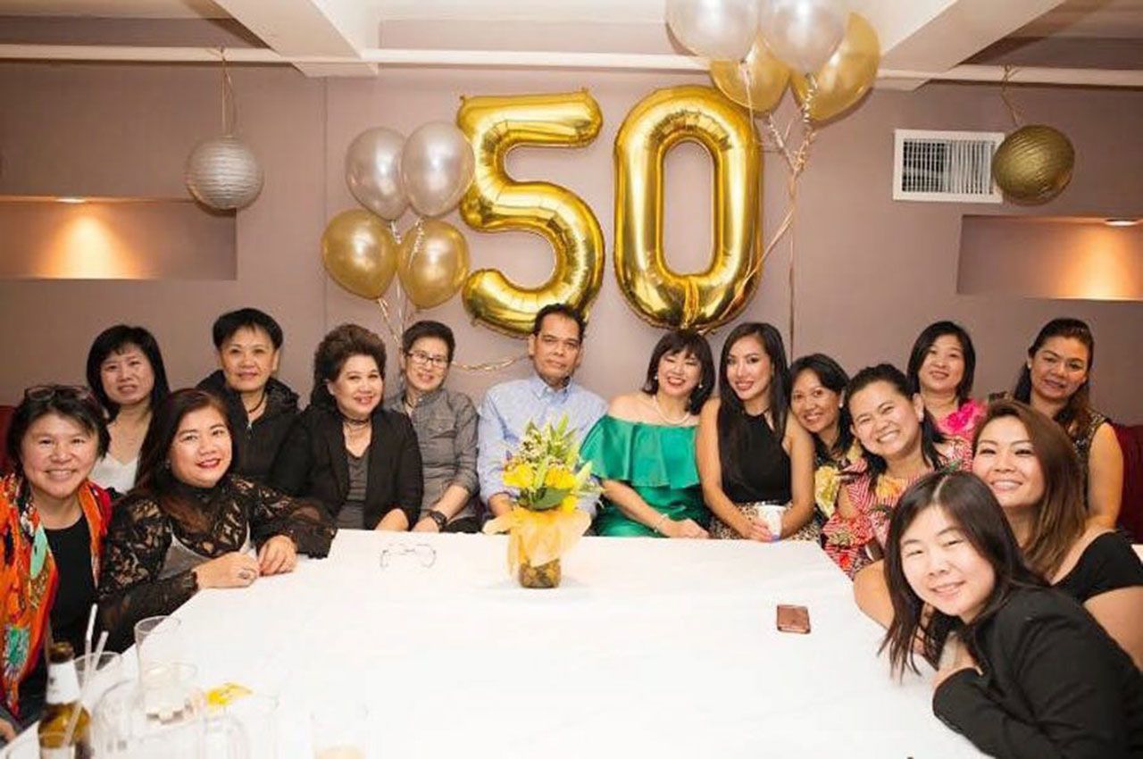ฉลองเบิร์ธเดย์ เปิ้ล–นรารัตน์ ธรรมปัญญาสกุล เชิญเพื่อนสนิทฉลองเบิร์ธเดย์อายุ 50 ปี โดยมี สุจิตรา ปาลีวงศ์ ประธานศูนย์วัฒนธรรมแห่งรัฐนิวยอร์ก สหรัฐฯ ให้เกียรติไปร่วมอวยพร ที่ร้านอาหารไทย BKNY ควีนส์ นิวยอร์ก.
