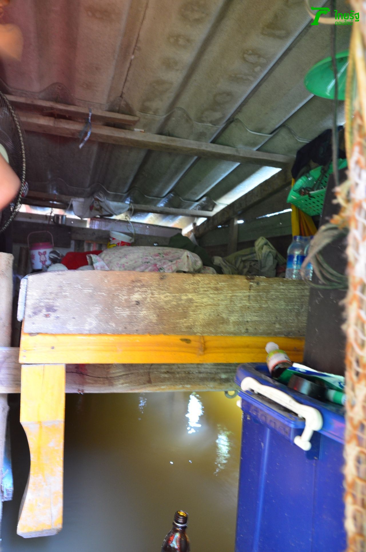 ที่นอนห่างจากหลังคาแค่ศอก