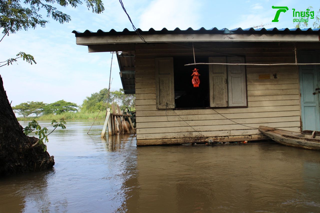 บ้านของนางคิ้ม บันไดหาย ฝาบ้านหลุด
