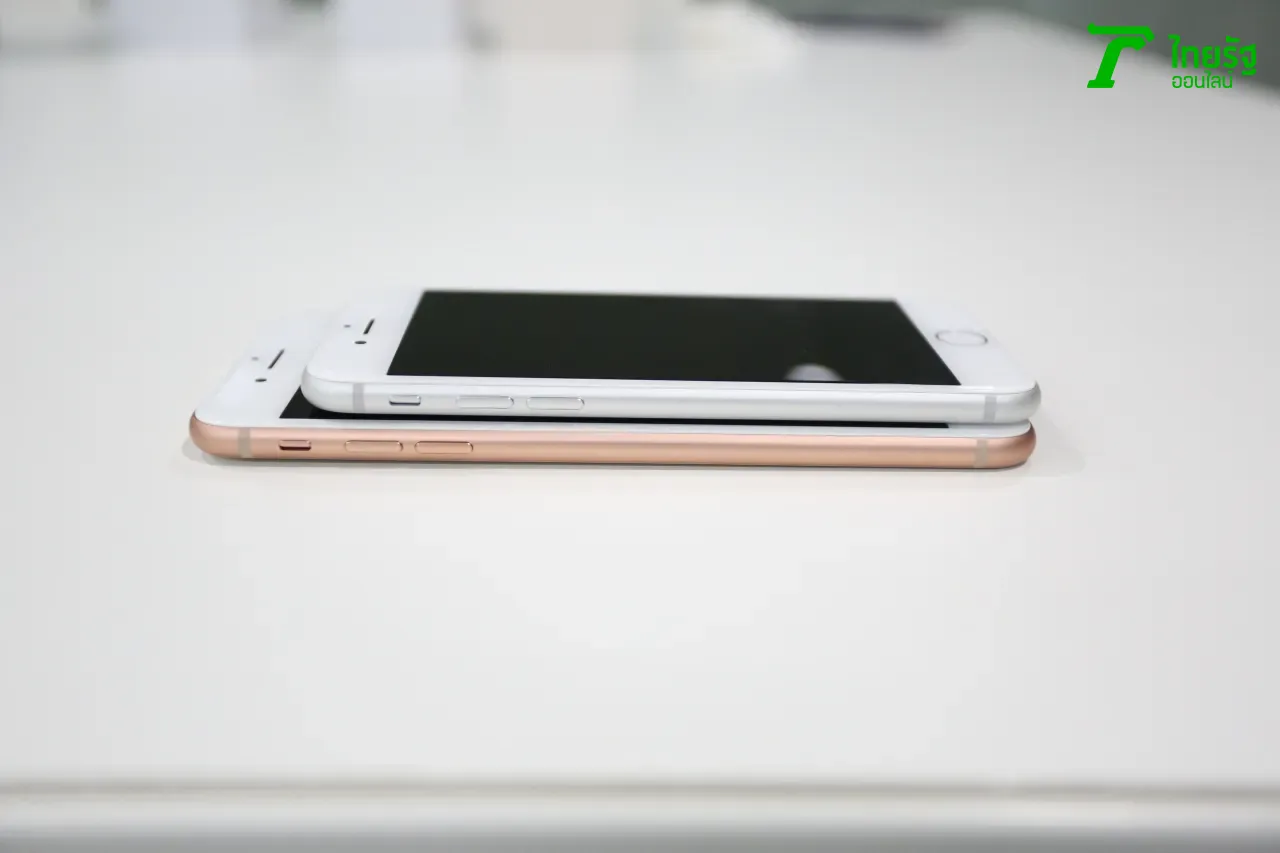 เทียบด้านข้าง iPhone 8 และ iPhone 8 Plus
