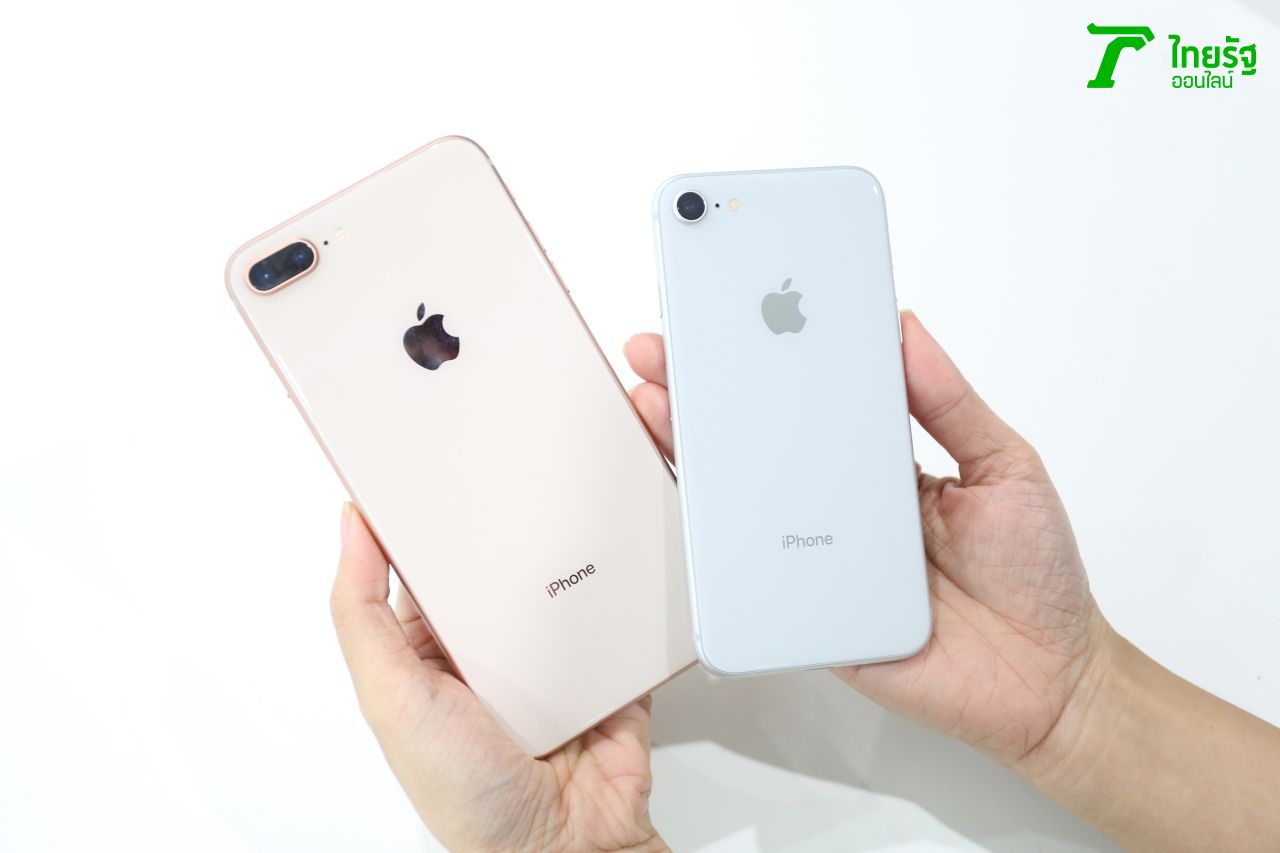 เปรียบเทียบด้านหลัง iPhone 8 และ iPhone 8 Plus