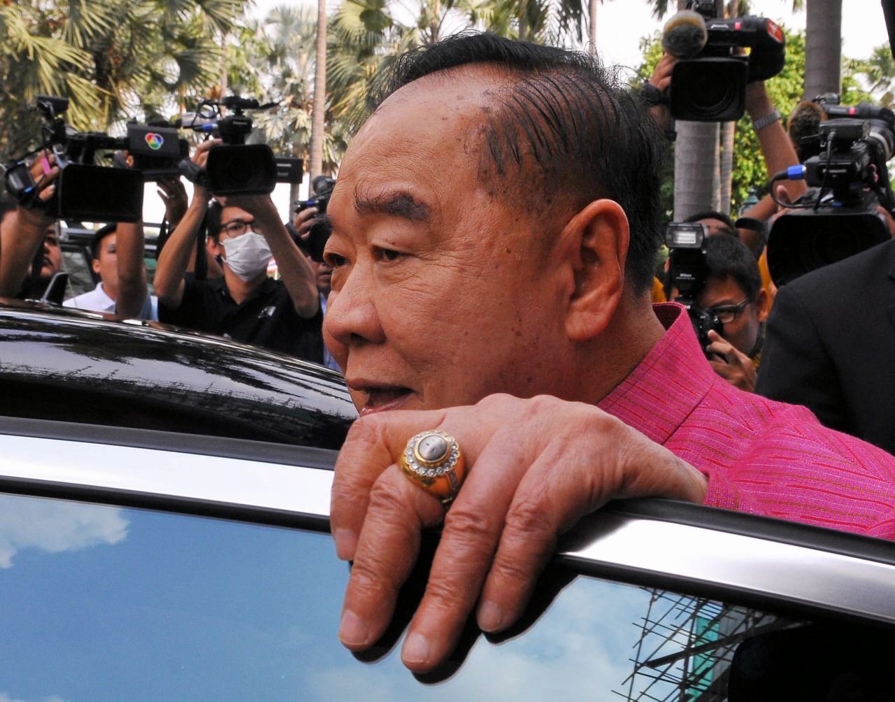 พล.อ.ประวิตร วงษ์สุวรรณ 