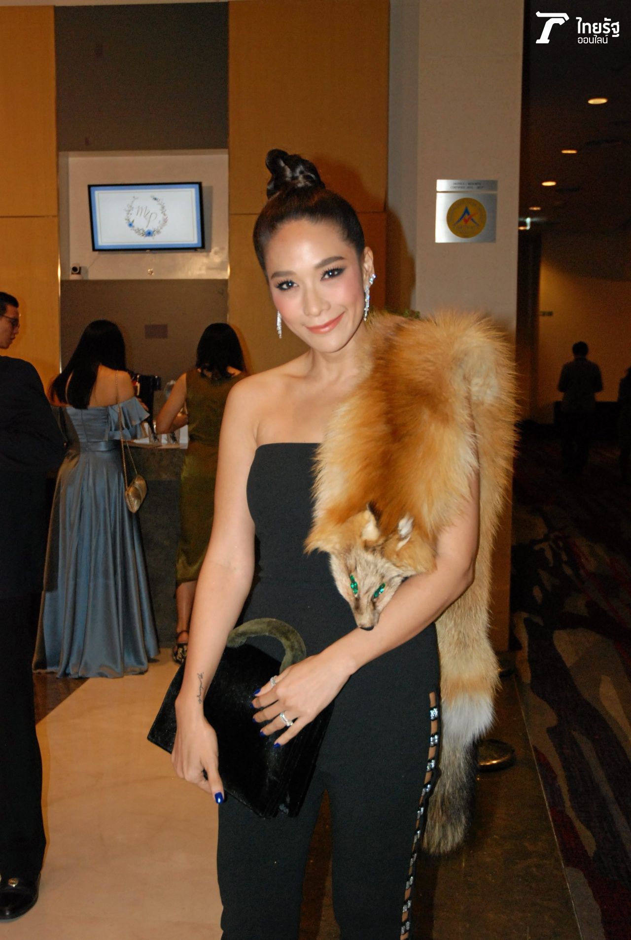 พลอย เฌอมาลย์ 