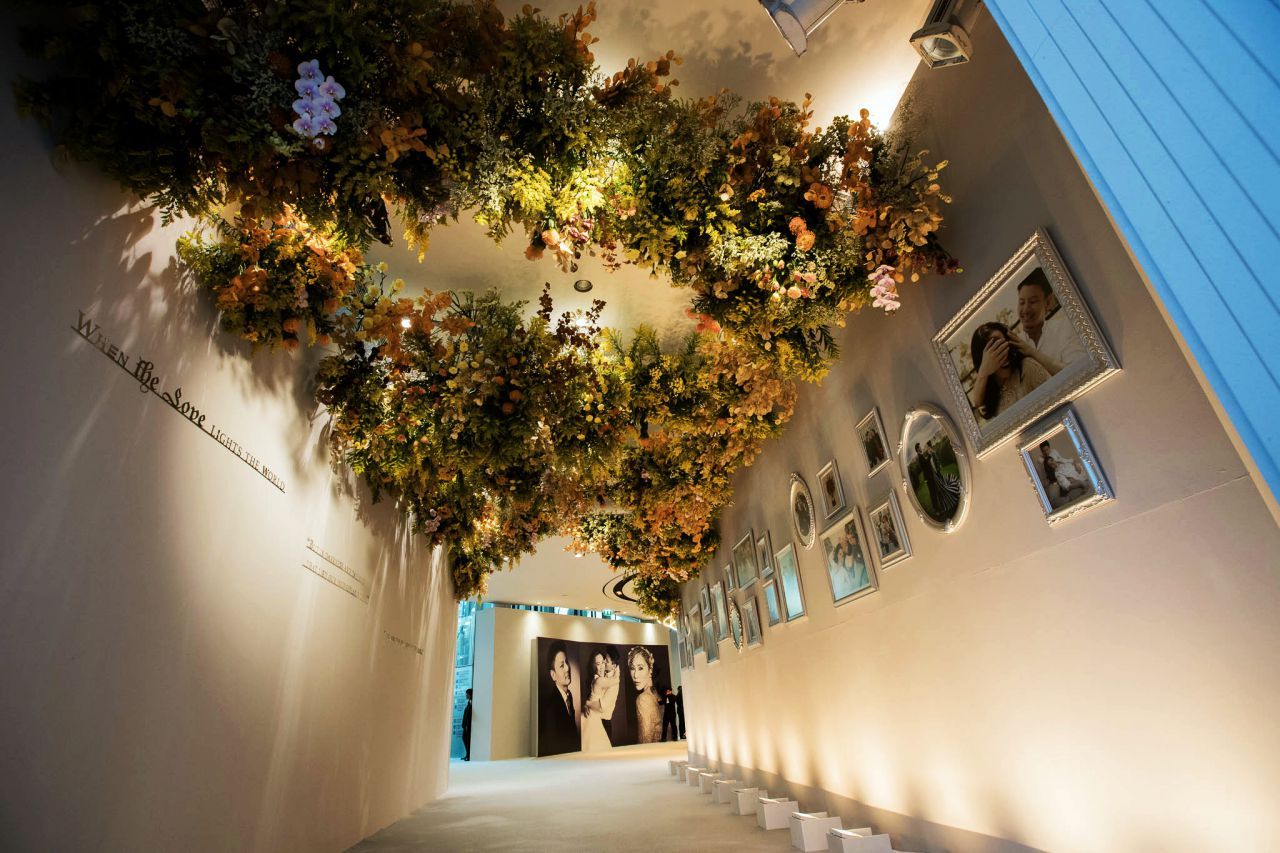 แสดงนิทรรศการภาพคู่รัก