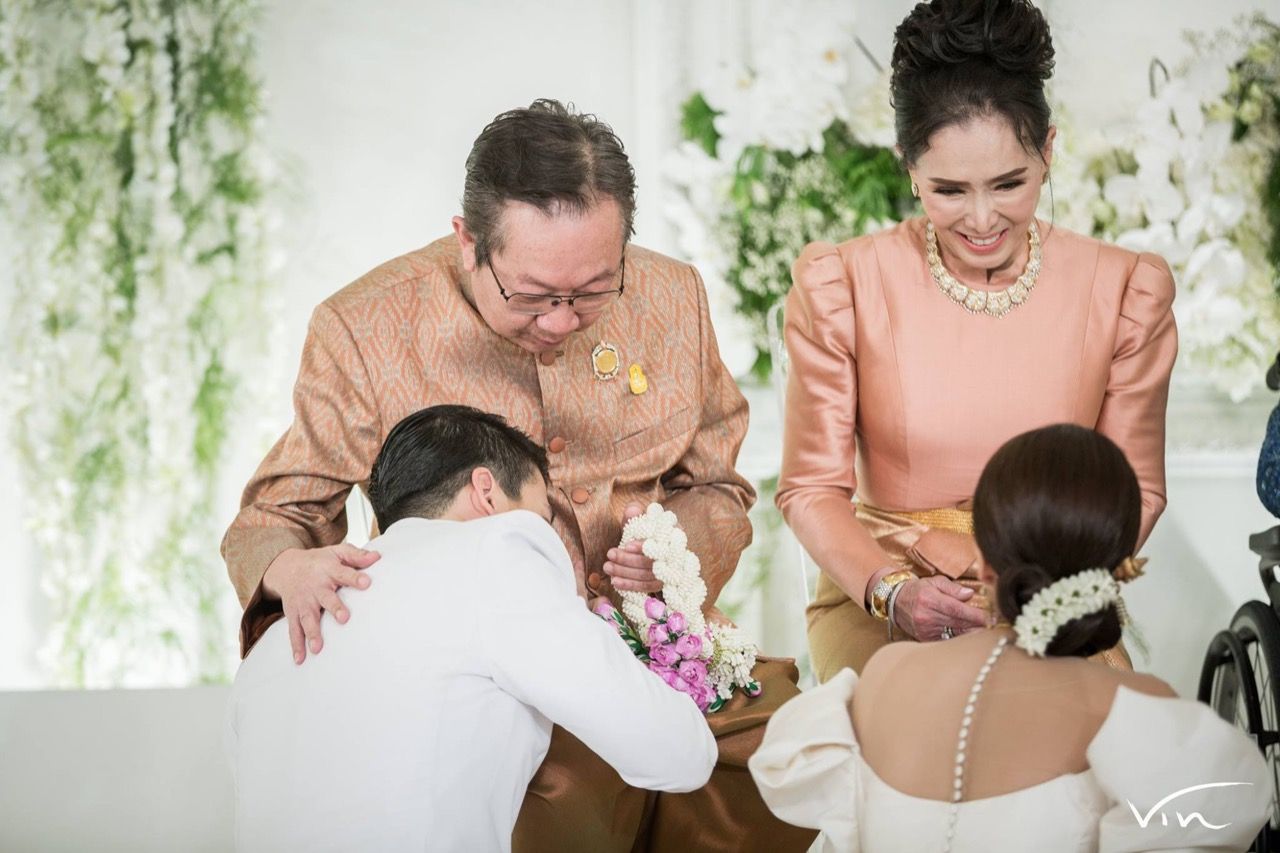 สุทธิเกียรติ จิราธิวัฒน์ และ  อาภัสรา หงสกุล