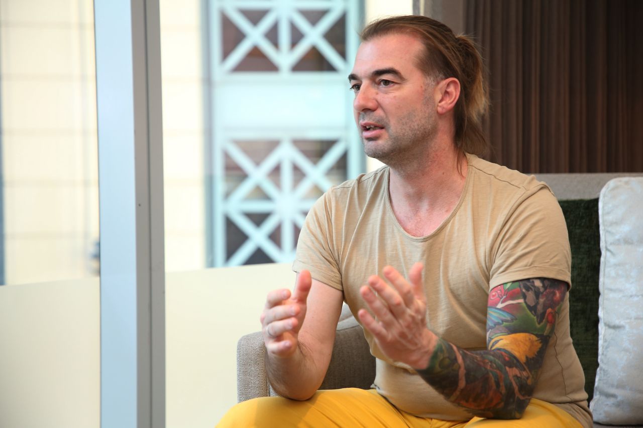 ศิลปินระดับโลกพูดคุยอย่างเป็นกันเอง