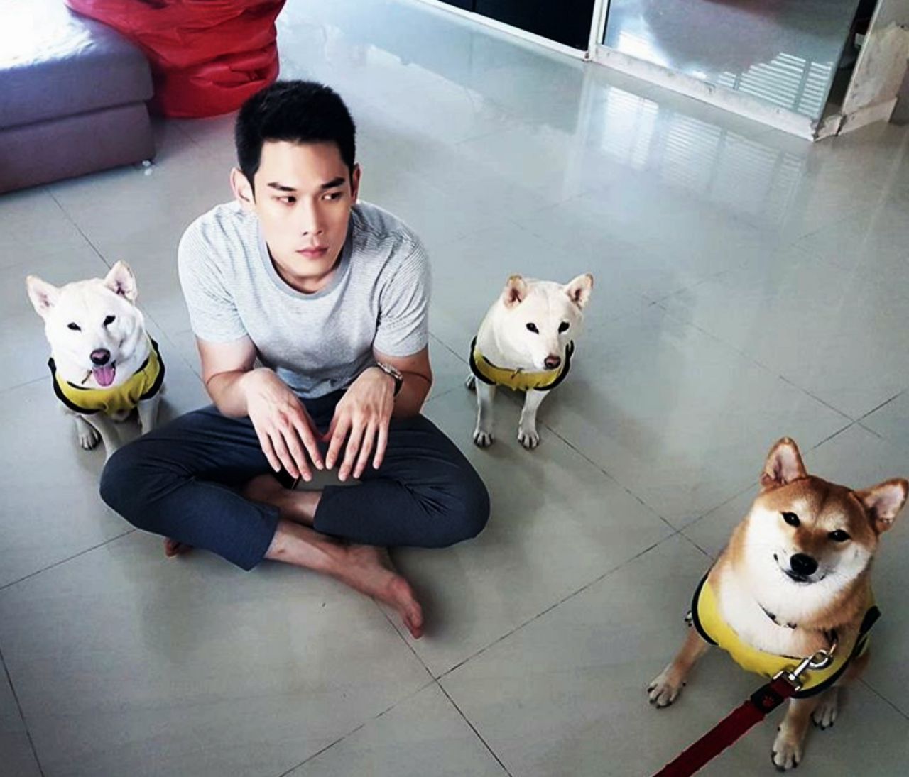 รักใครมากกว่ากัน