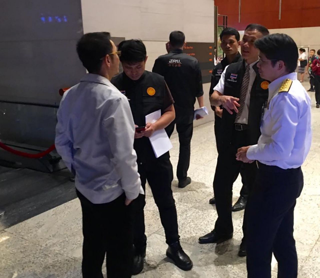 สคบ.ตรวจสอบบริษัทอโกด้า ย่านถนนพระราม 1 (ภาพจากเฟซบุ๊ก สคบ.)