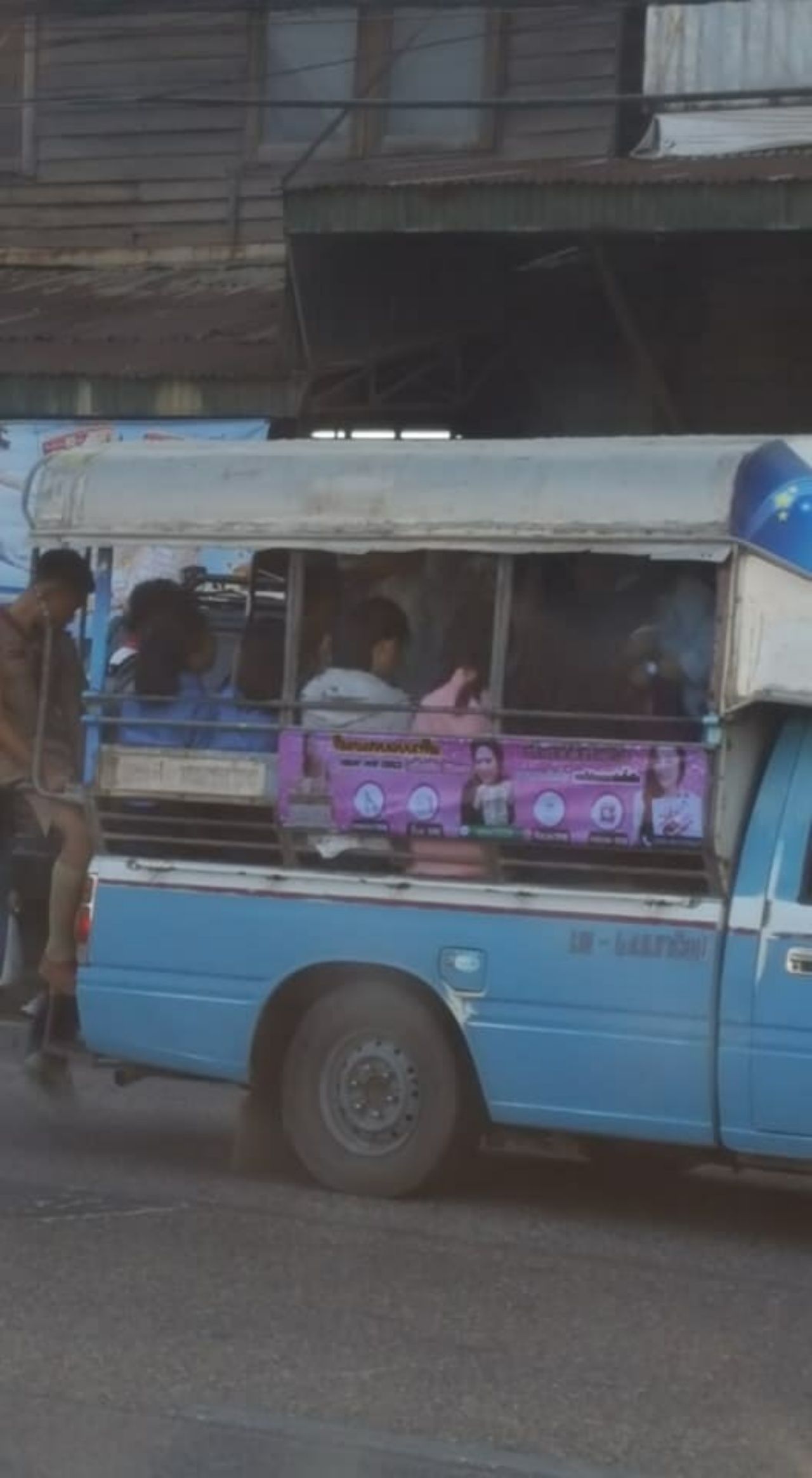 ผู้โดยสารไม่ไปสถานีขนส่งแห่งใหม่ (บขส3.) ขึ้นรถที่สี่แยกมิตรภาพ