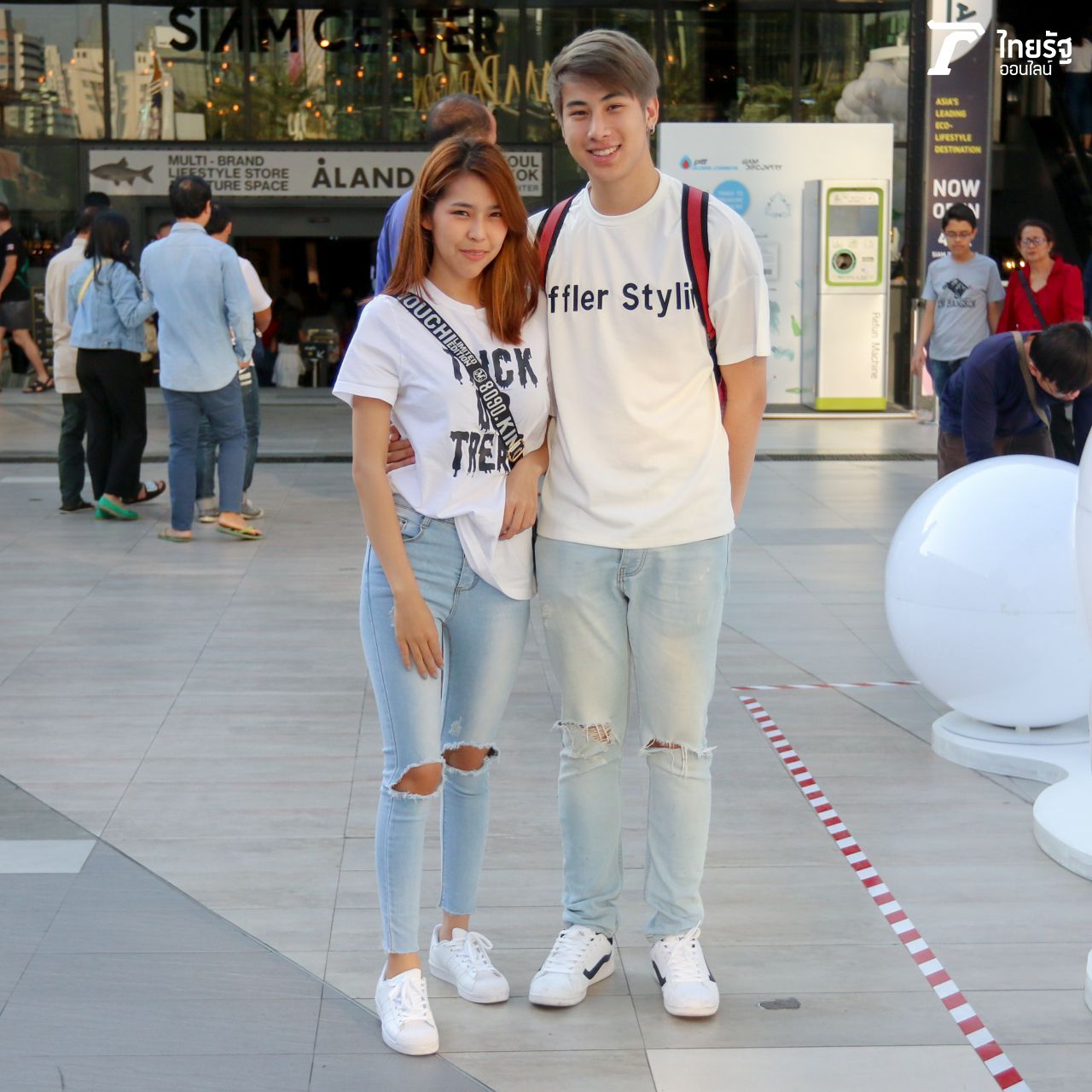 หนาวนะแต่ใส่เสื้อยืดก็ยังเอาอยู่ เพราะอุณหภูมิความรักของสองเรา คริคริ 