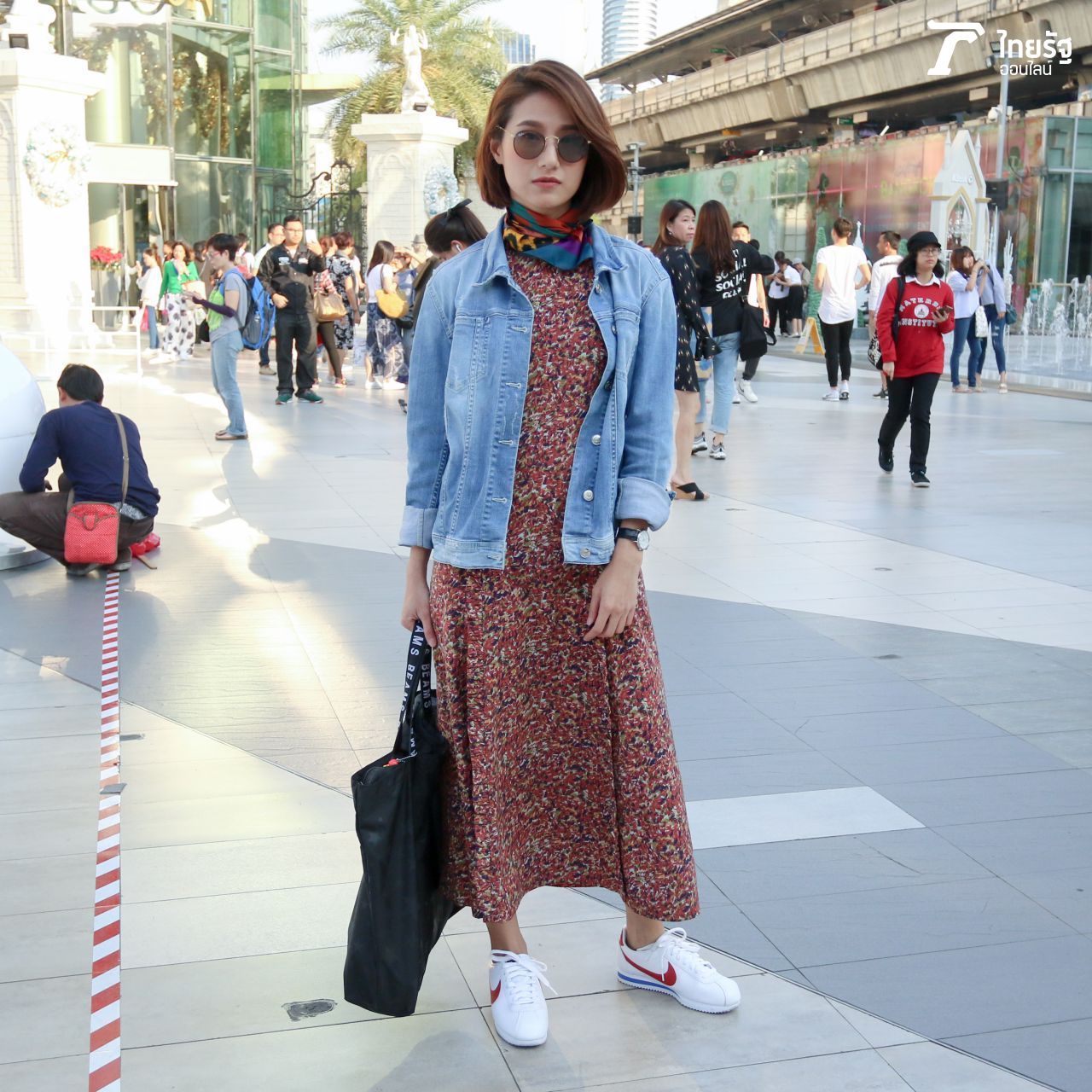 วินเทจเบาๆ ทับด้วยเสื้อยีนส์เก๋ไม่เบา