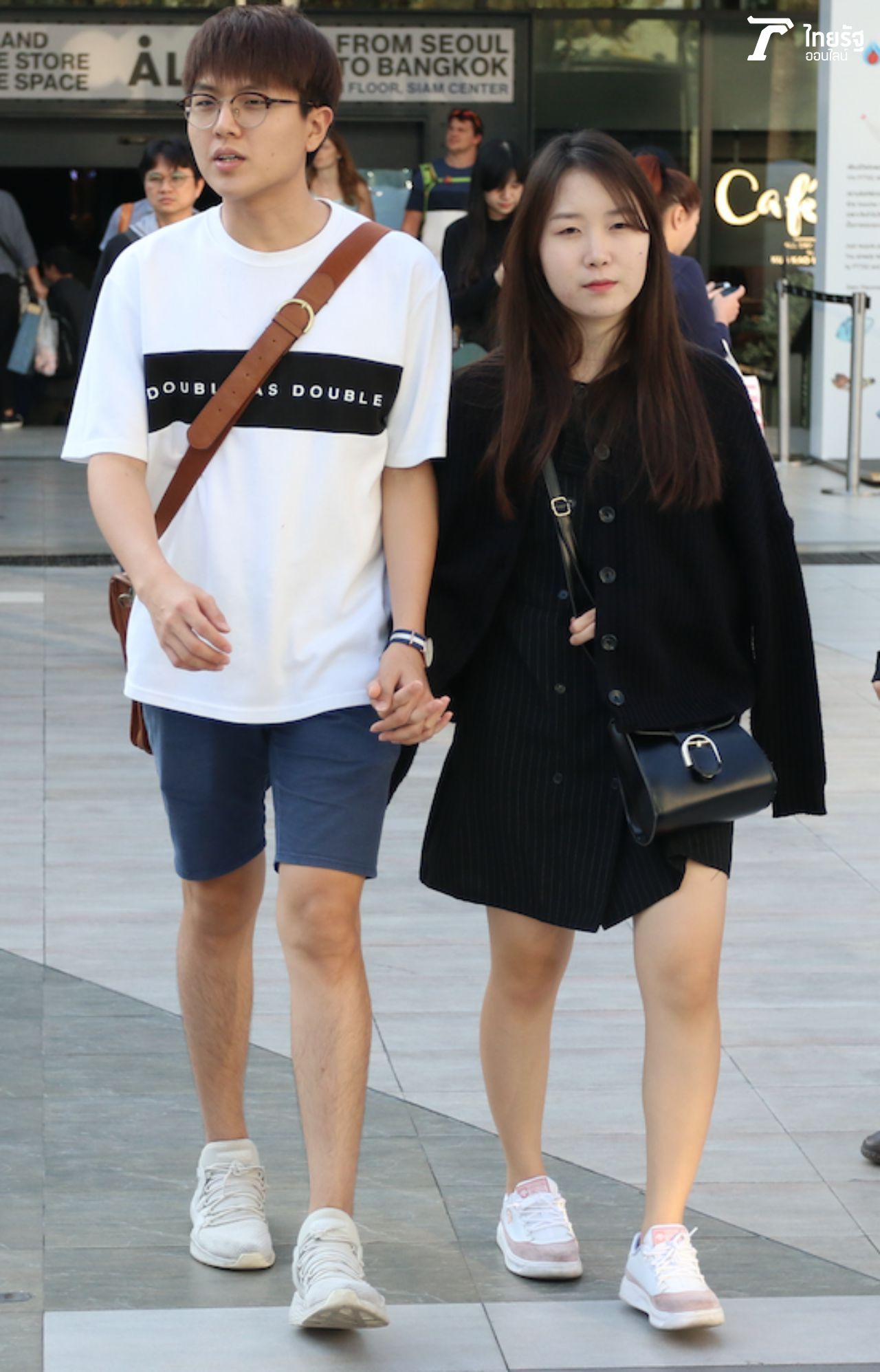 จับมือไว้ก็ไม่หนาวแล้ว