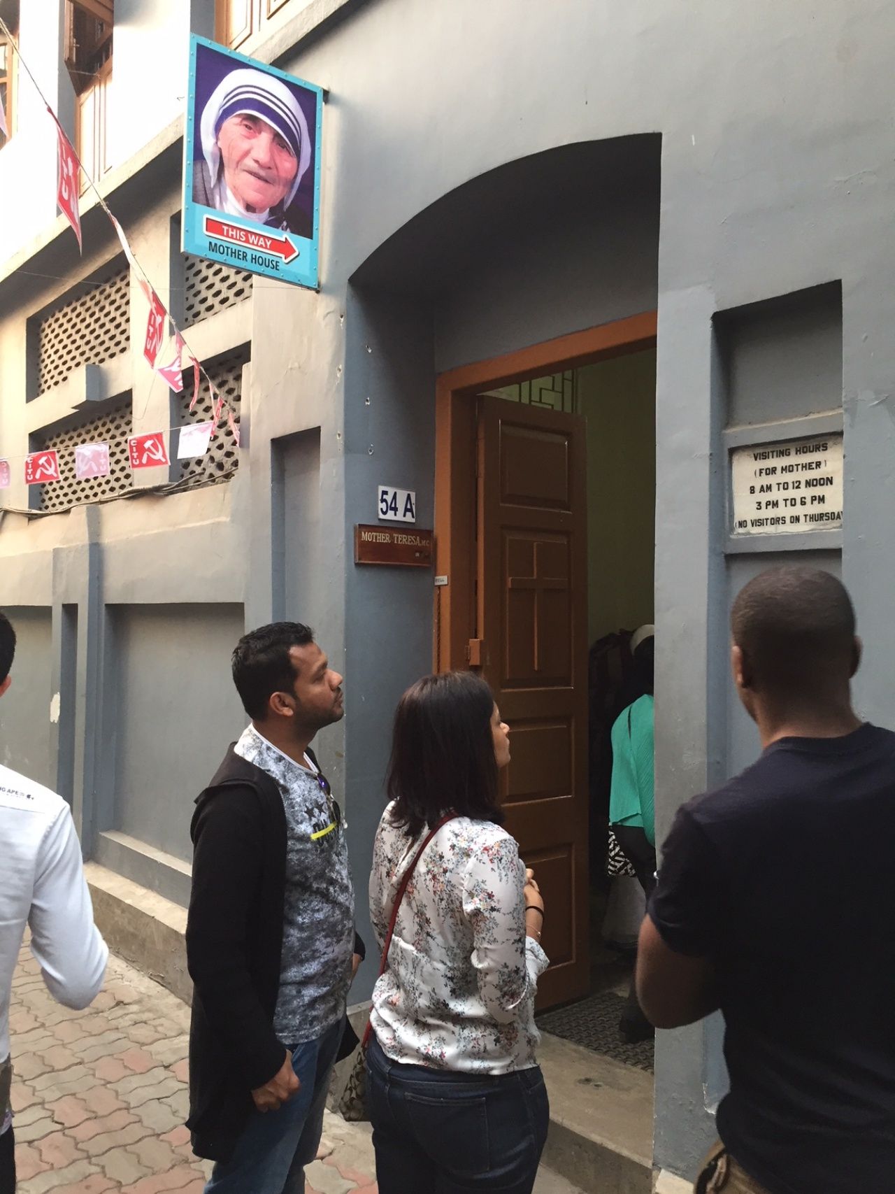 คณะของเราเดินทางเยี่ยมชม มาเธอร์ เฮาส์