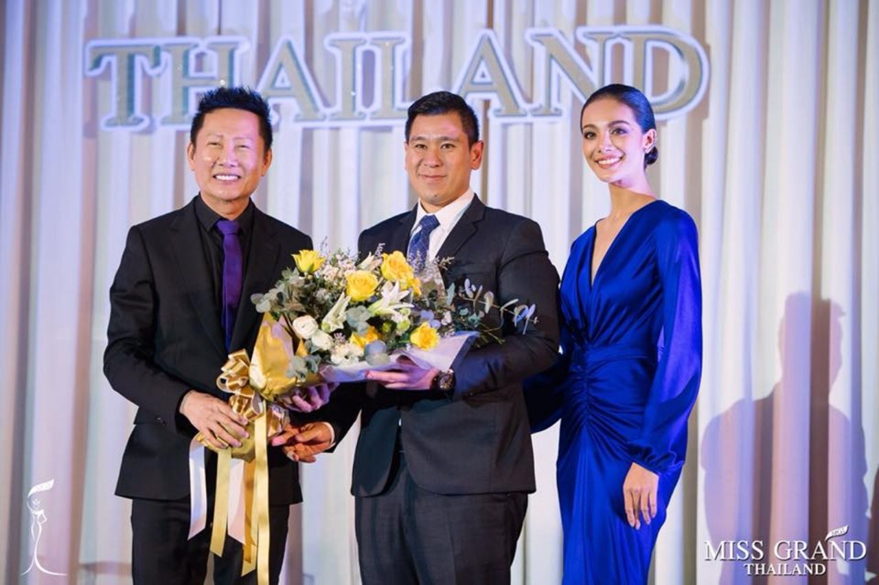 (คนกลาง) ดร.ดวงฤทธิ์ เบญจาธิกุลรุ่งเรือง รองอธิการบดีมหาวิทยาลัยกรุงเทพธนบุรี 