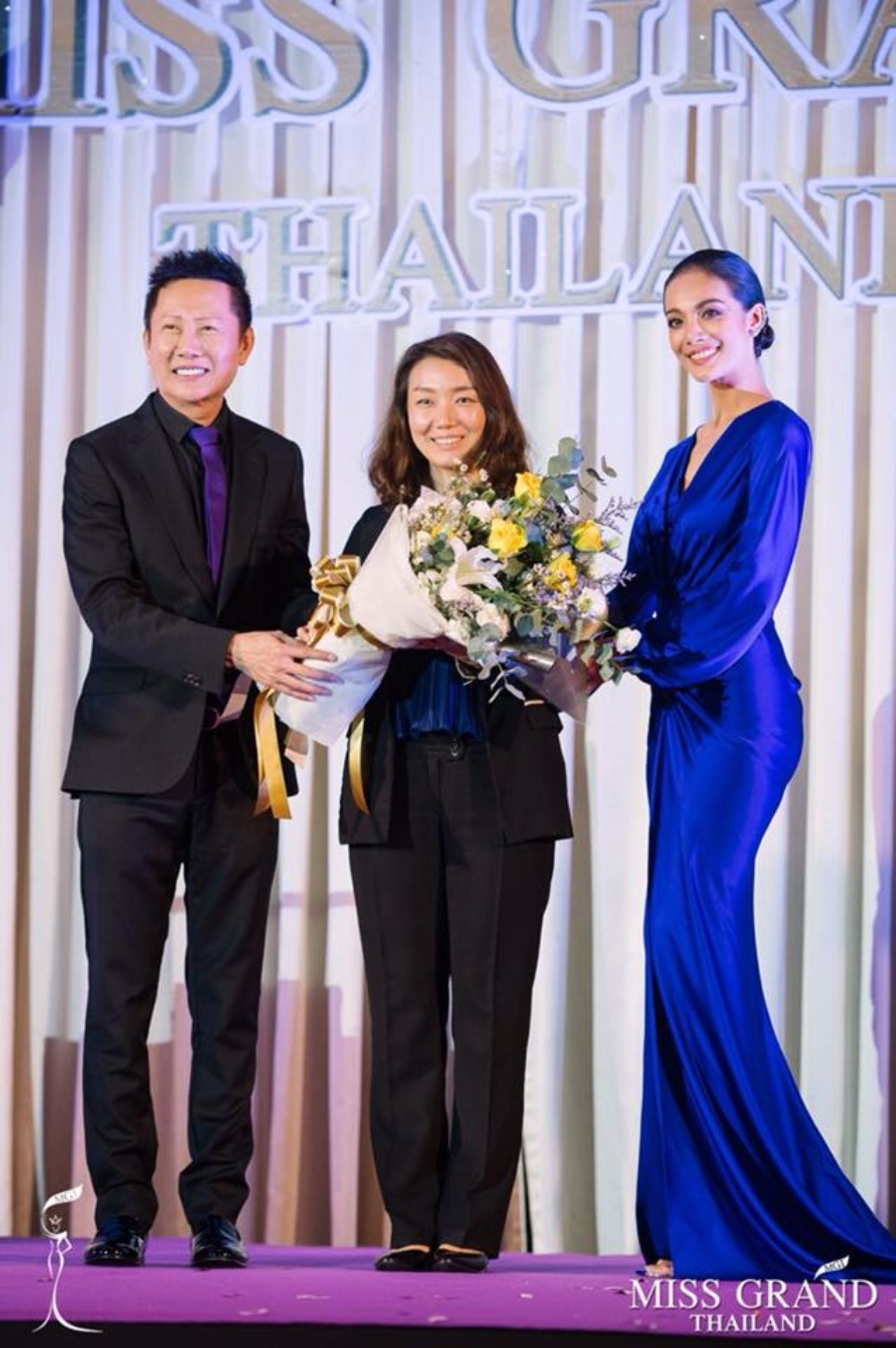 (คนกลาง) ผู้บริหารจากโรงแรมเดอะซิส The SIS ที่ภูเก็ต 