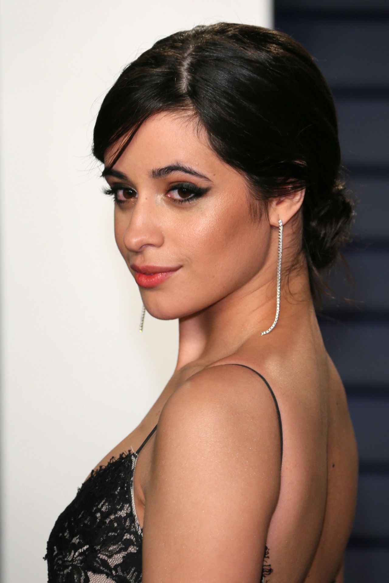 นักร้องฮอตฉ่า คามิลล่า คาเบลโล