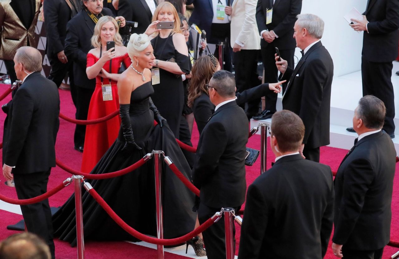 หลบหน่อยแม่จะเดิน 