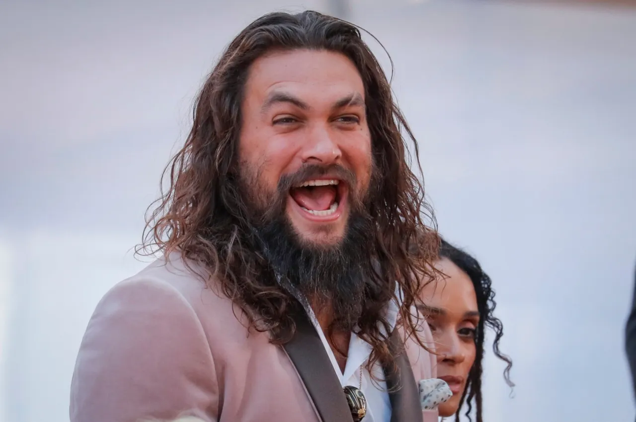 แอบน่ากลัวอยู่นะ รุงรังสุดขีดกับ อควาแมน Aquaman เจ้าสมุทรสุดล่ำ เจสัน โมมัว กับลุคดิบๆ เถื่อนๆ