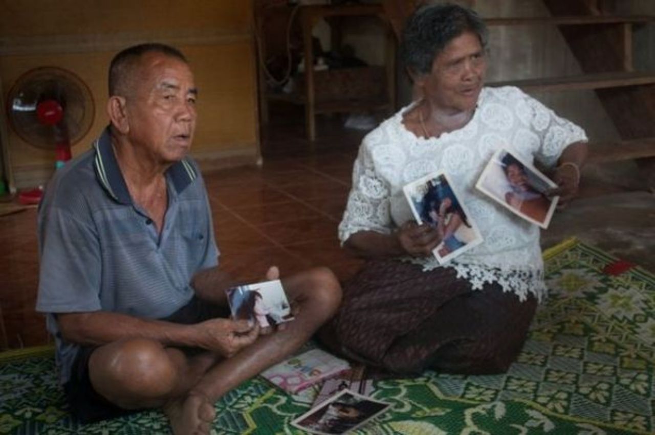 นายบัวสา กับนาง จูมศรี สีกันยา พ่อและแม่ของลำดวน