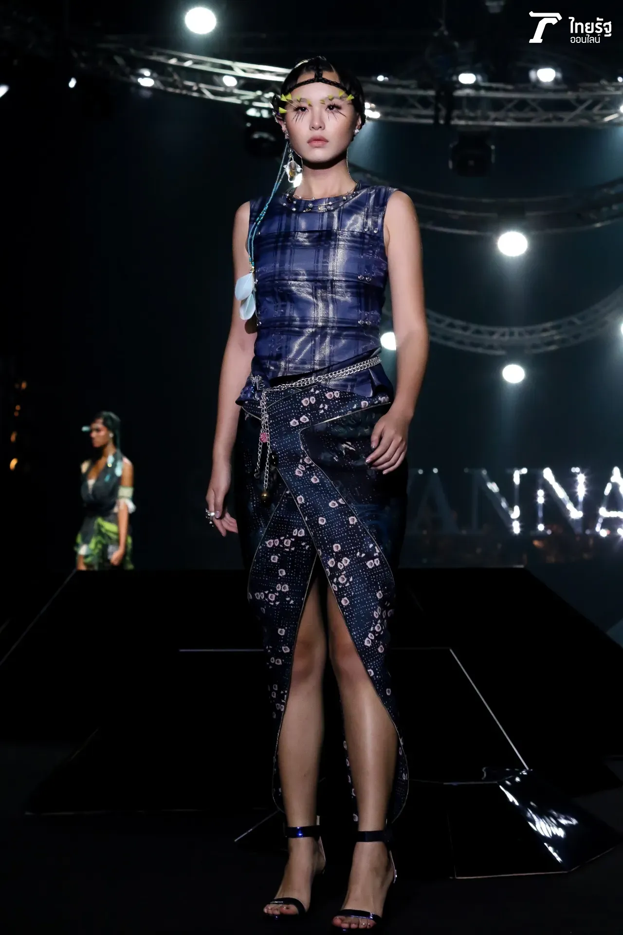 สะกดทุกสายตา แฟชั่นโชว์ SIRIVANNAVARI SS19 งดงาม นำเทรนด์