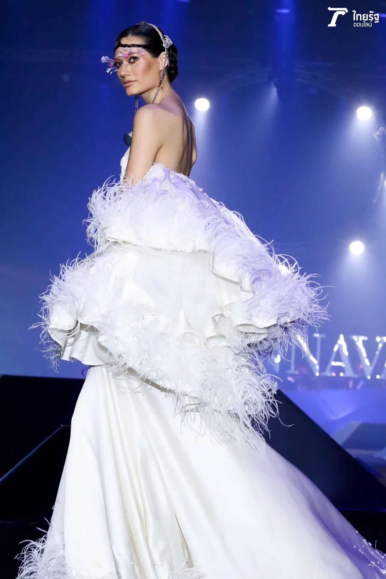 สะกดทุกสายตา แฟชั่นโชว์ SIRIVANNAVARI SS19 งดงาม นำเทรนด์