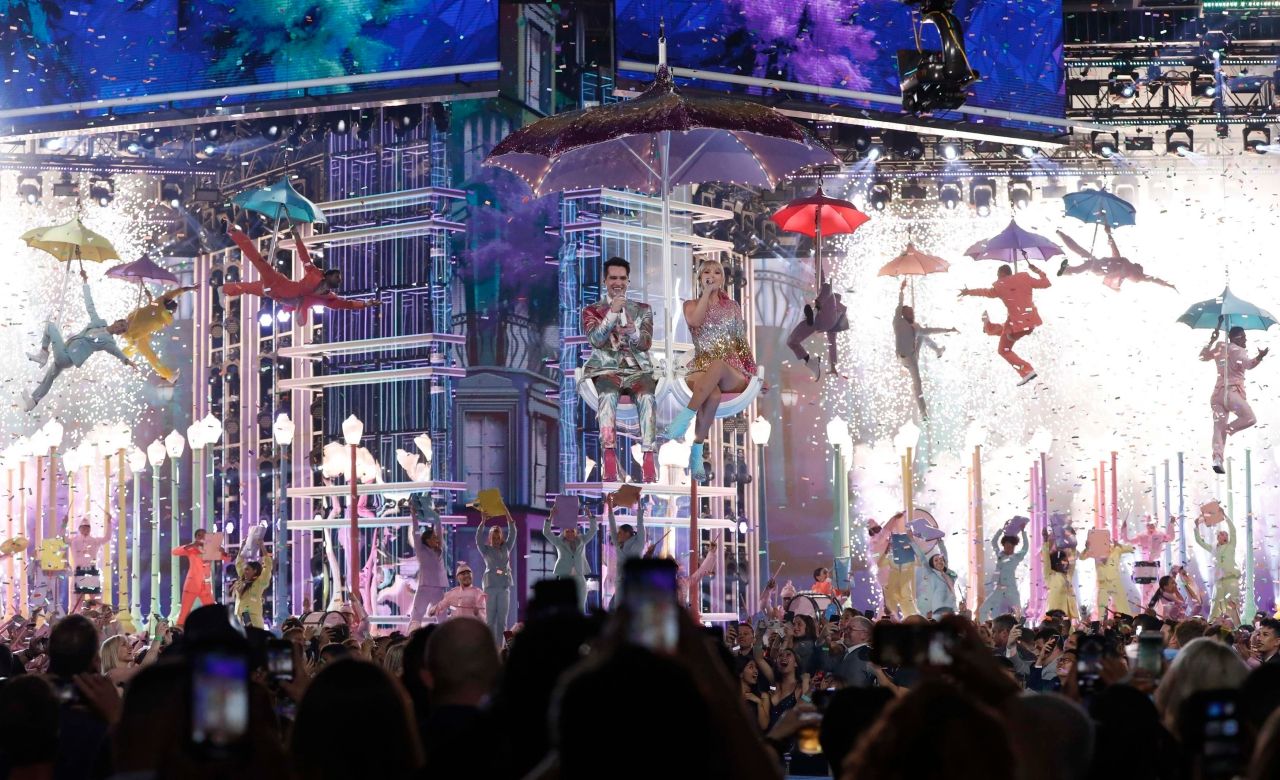 โชว์จี๊ดๆ จากเจ๊ เทย์เลอร์ ME! feat. Brendon Urie of Panic! At The Disco