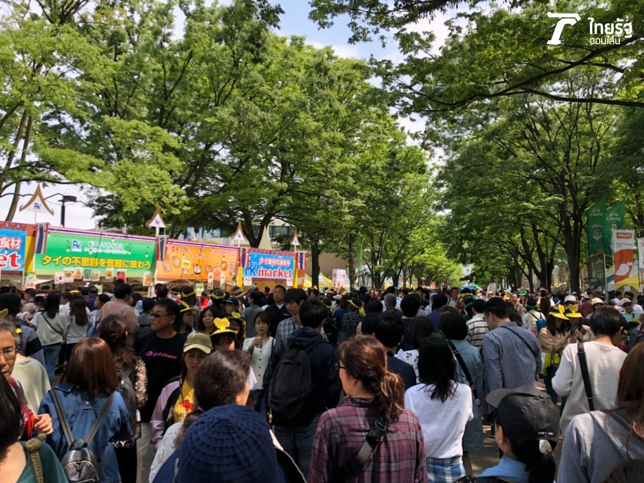 คนญี่ปุ่นล้นหลาม ท่ามกลางอากาศที่สดชื่น