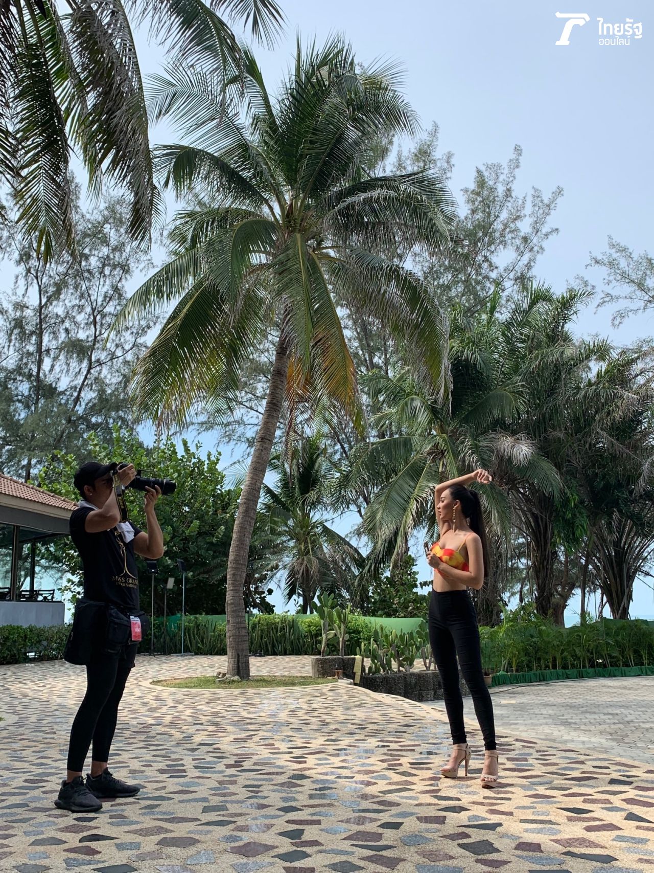 ช่างภาพสุดหล่อประจำกอง ที่ต้องตามติดตลอดเพื่อถ่ายภาพให้น้องๆ นางงาม 