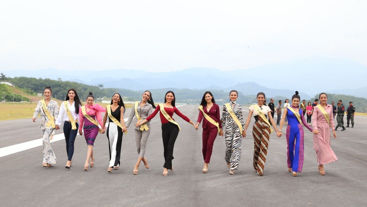 รันเวย์สนามบินเบตง ยะลา อีกไม่นานแล้ว ก็จะพร้อมต้อนรับนักท่องเที่ยวจากทั่วโลก ทีมมิสแกรนด์ 2019 มาเดินแบบเฉิดฉายกันก่อนแล้วนะ