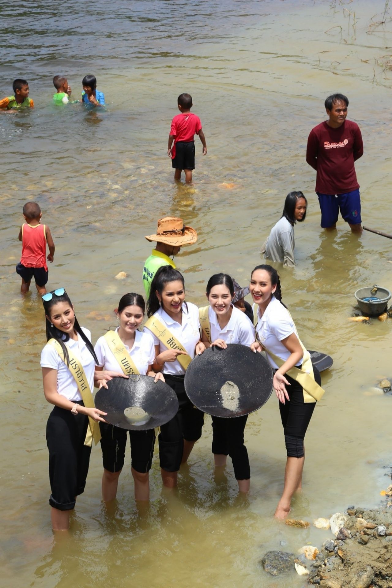 ลุยๆ ไปหาวิถีชุมชนที่สืบทอดต่อกันมายาวนาน ที่หมู่บ้านภูเขาทอง เยือนวิถีคนร่อนแร่ทอง ในอำเภอสุคิริน นราธิวาส 