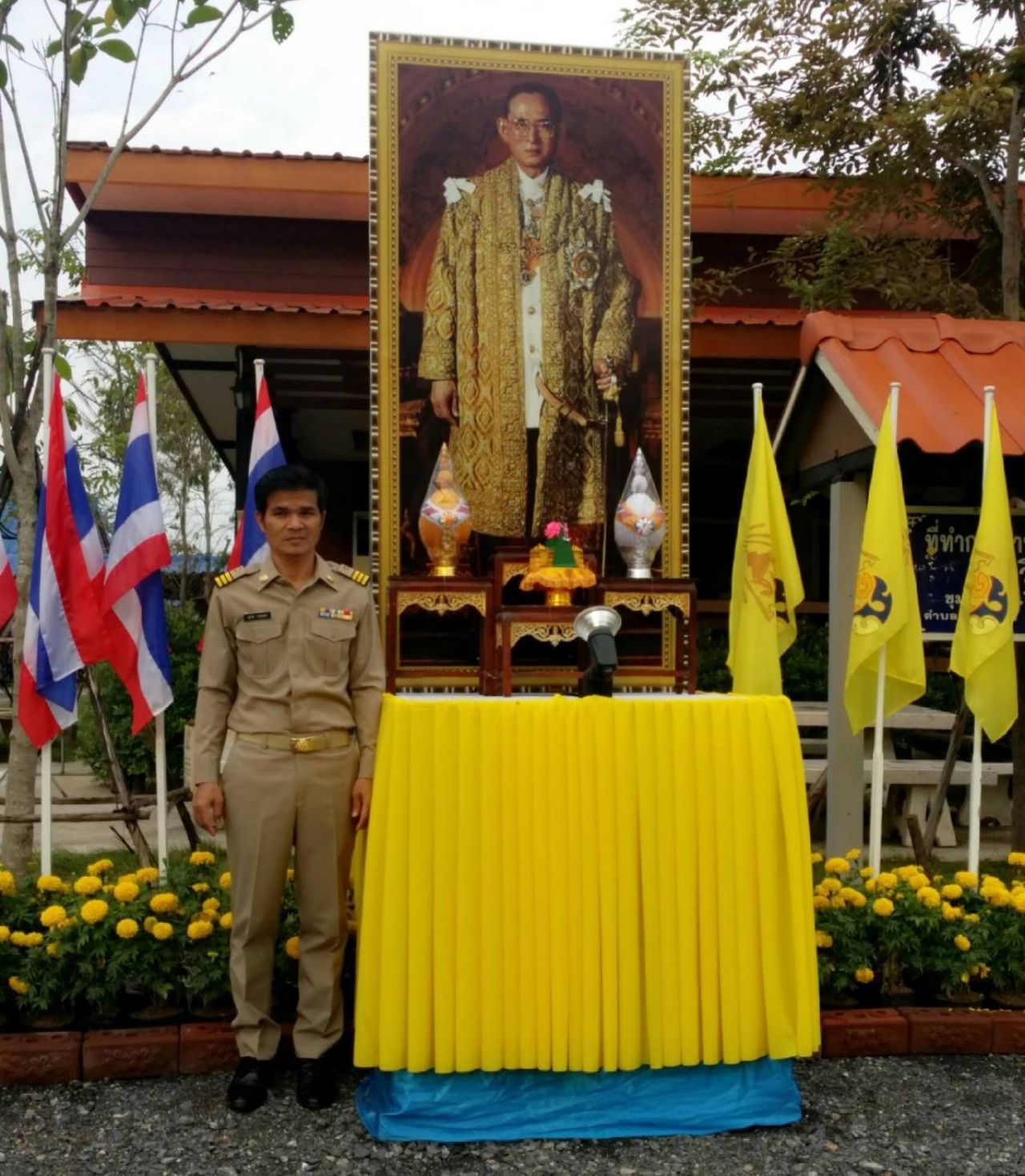 นายสุเทพ เปรมเดช จากคน “ติดหวย” จนเป็นหนี้ร่วมสองแสน ไม่มีค่าเล่าเรียนให้ลูก และมีอาการป่วยทางจิต คิดฆ่าตัวตาย จะกลับกลายมาเป็นผู้นำชุมชนที่เข้มแข็ง