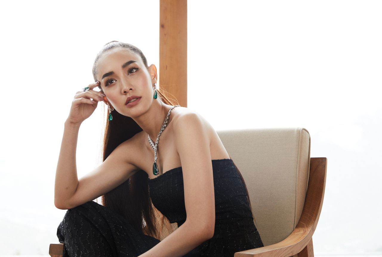 สวมเครื่องประดับ 2พันล้าน