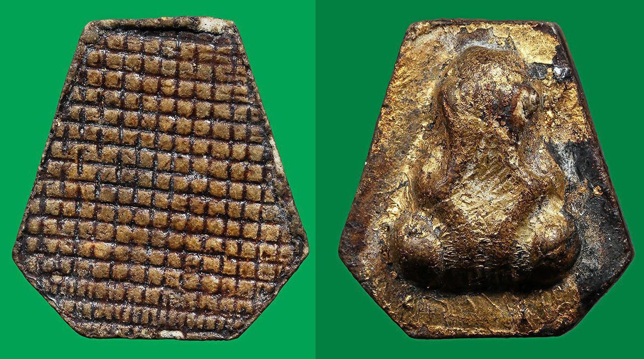 พระปิดตาหกเหลี่ยม หลังตะแกรง พ.ศ.๒๔๙๕ หลวงปู่เฮี้ยงวัดป่าฯ ชลบุรี ของ กฤษฎ์ คงวุฒิปัญญา.