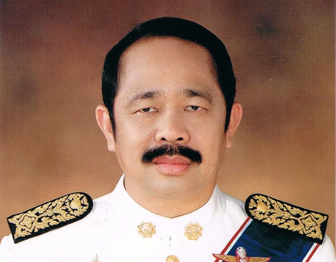 สุชาติ ลายน้ำเงิน 