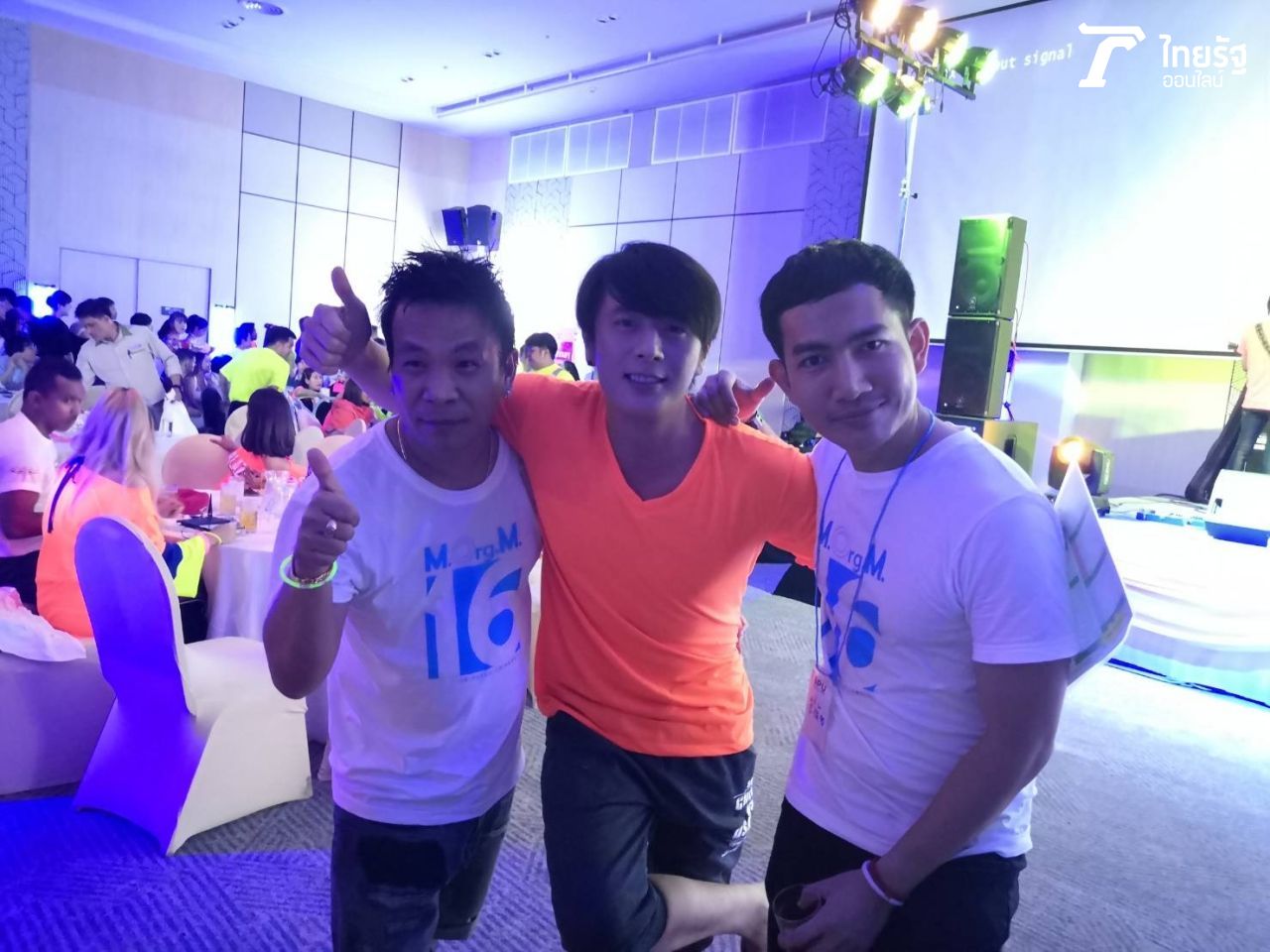 (กลาง) ซาหริ่ม ภาณุพงศ์ วราเอกศิริ 