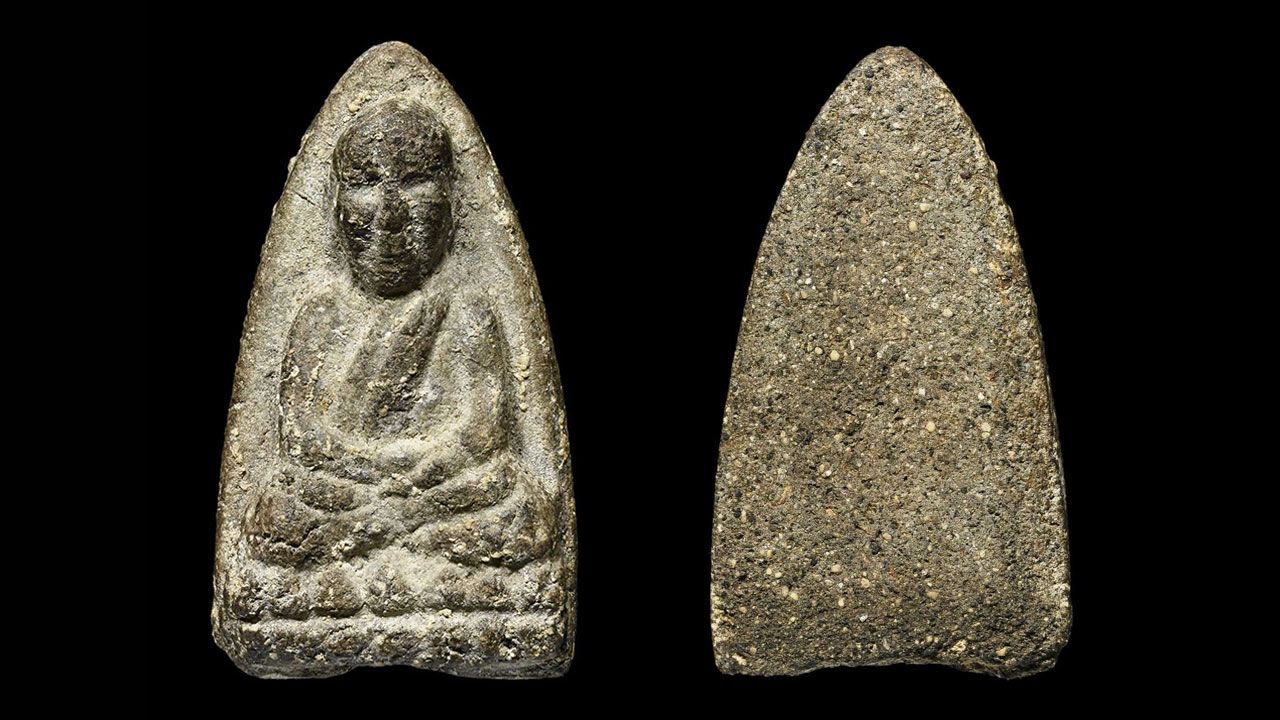 พระเนื้อว่าน พิมพ์กลางลึก พ.ศ. ๒๔๙๗ หลวงปู่ทวด วัดช้างให้ ของ โจ๊ก ลำพูน.