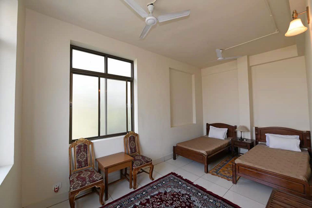 ห้องพักสงฆ์ที่มาปฏิบัติศาสนกิจ ภายในอาคารพระธรรมทูตฯ.