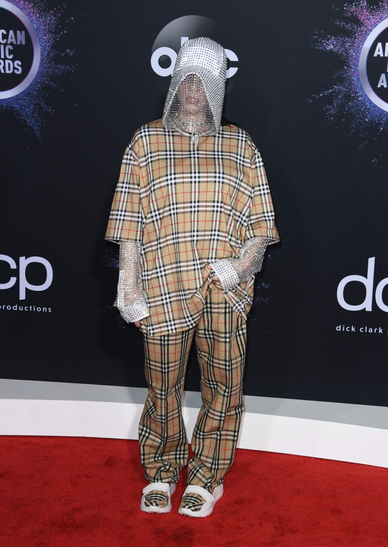 บิลลี่ อายลิช สาวน้อยแค่ 17 ปีที่รุ่งแรงระดับโลกไปแล้ว 