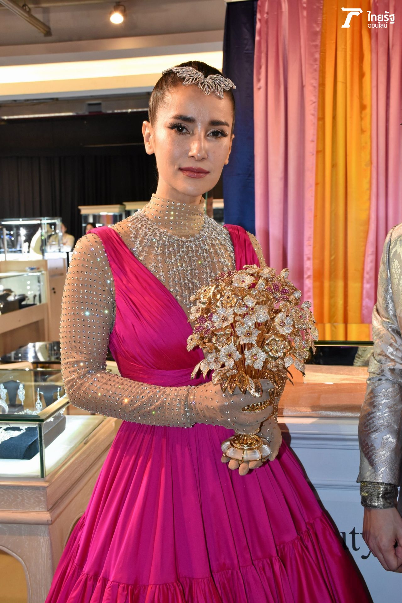 สวยทุกลุค หยุดมองไม่ได้จริงๆ แอน ทองประสม ลุคนางพญาชมพู