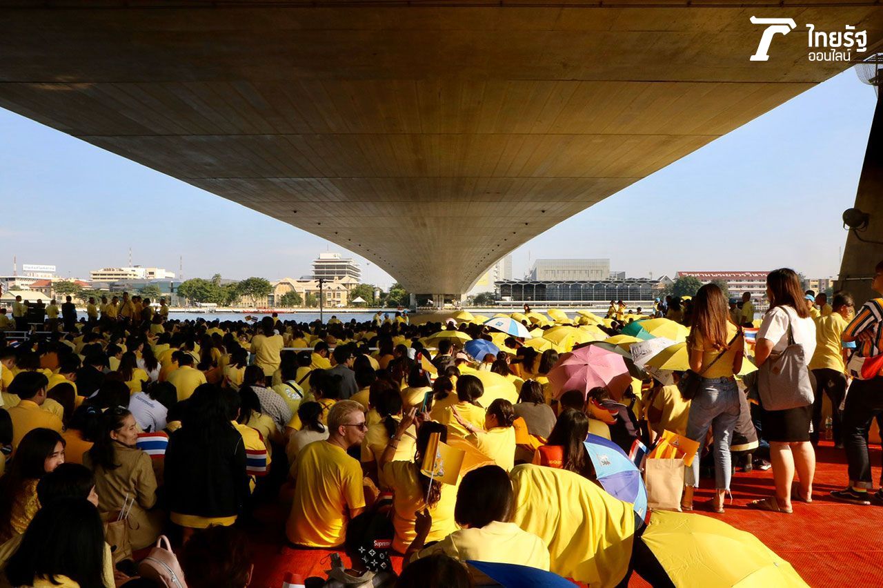 คนแน่นบริเวณใต้สะพานพระราม8 