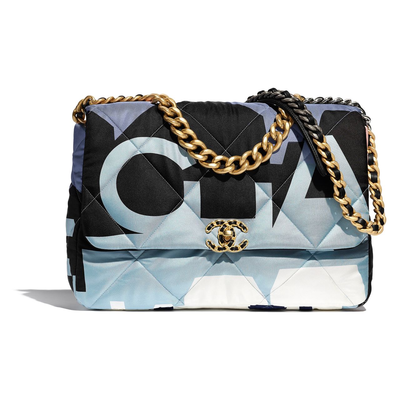 กระเป๋าสะพายแม็กซี่ chanel 19 ไอเทมช่วยเพิ่มความสนุกให้กับทุกลุคในซัมเมอร์