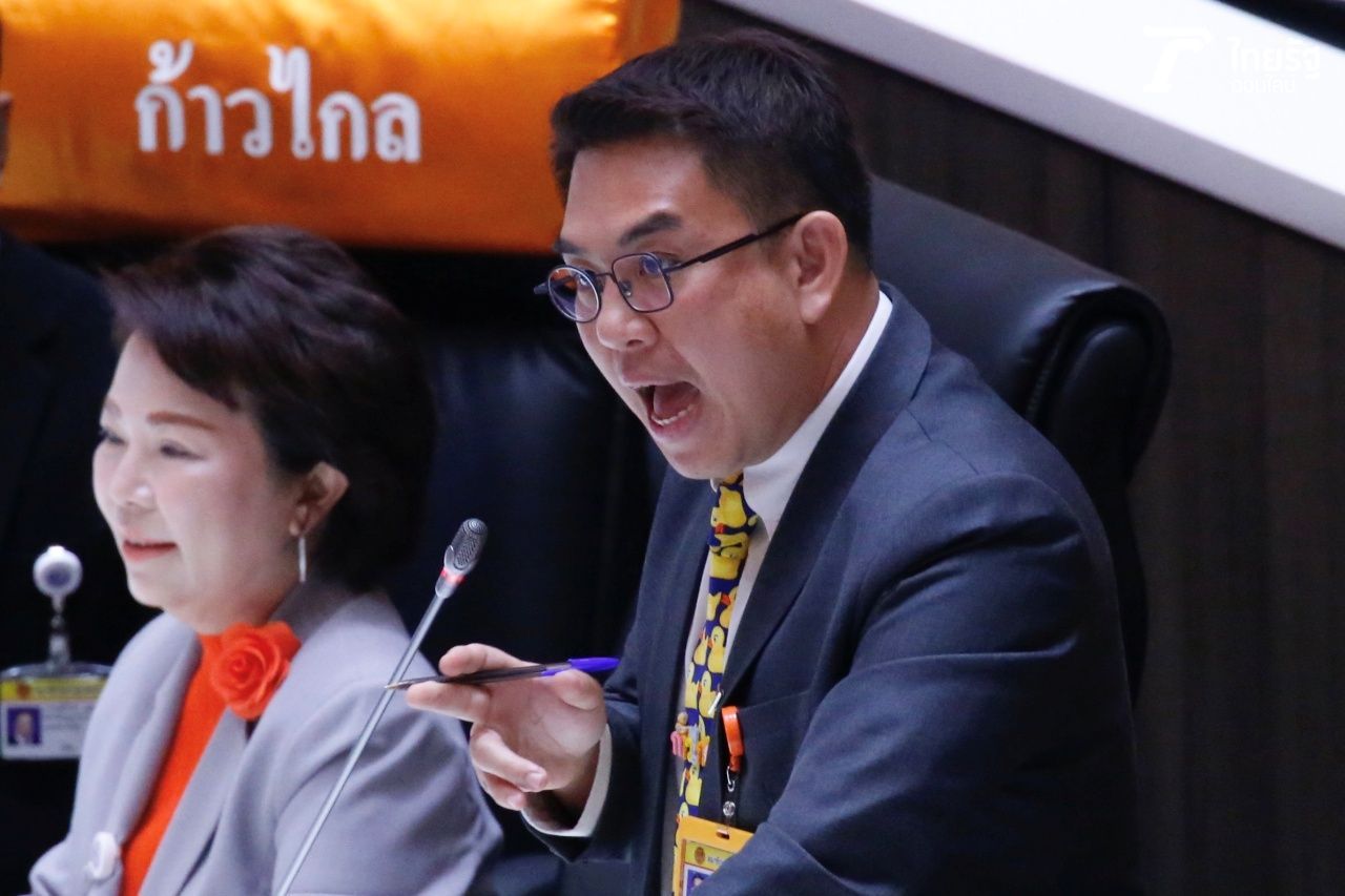 นายวิโรจน์ ลักขณาอดิศร  ส.ส.บัญชีรายชื่อ พรรคก้าวไกล 