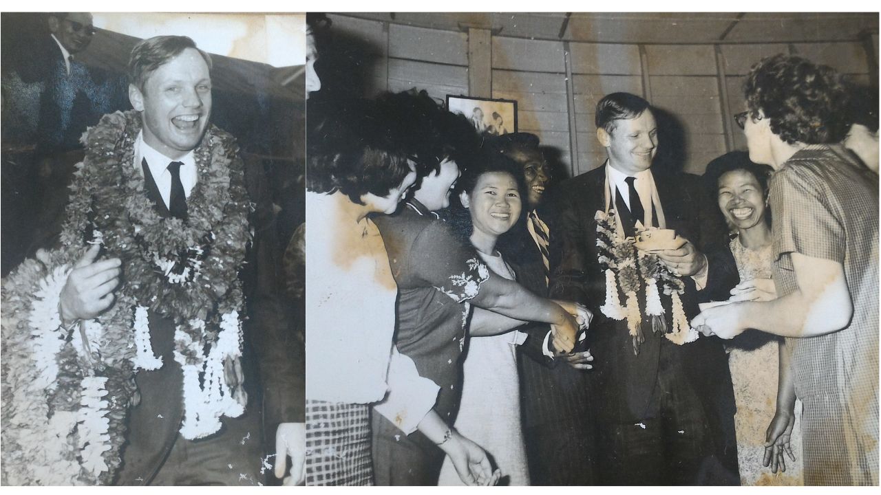 คณะครูโรงเรียนสิรินธร จ.สุรินทร์ ให้การต้อนรับ 'นีล อาร์มสตรอง' ภาพถ่ายจากสมุดภาพของ รศ.ดร.อรนุช ภาชื่น